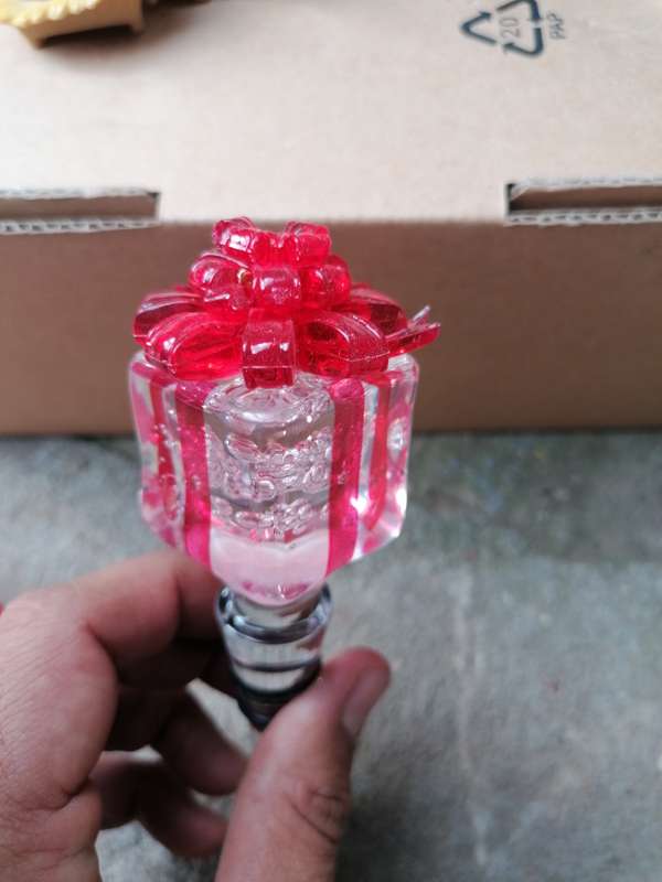 ACRYLIC CLEAR PACKAGE WITH RED BOW BOTTLE STOPPER