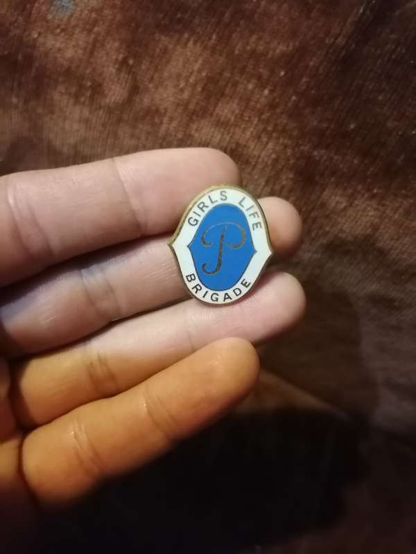 VINTAGE GIRLS LIFE BRIGADE - LETTER P - ENAMEL PIN BADGE