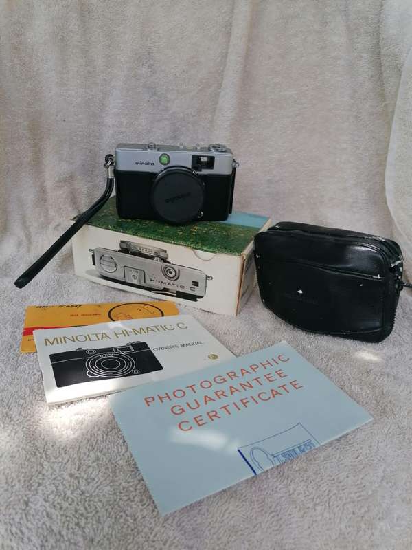 MINOLTA HI-MATIC 35MM COMPACT CAMERA WITH BOX