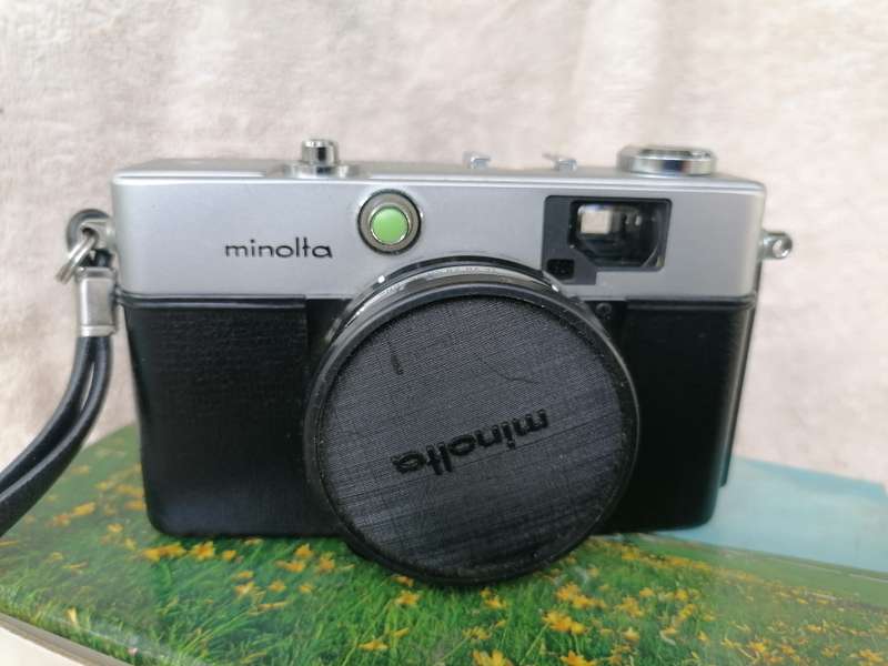 MINOLTA HI-MATIC 35MM COMPACT CAMERA WITH BOX