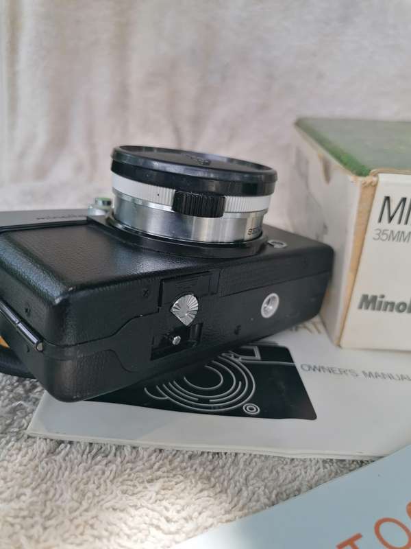 MINOLTA HI-MATIC 35MM COMPACT CAMERA WITH BOX