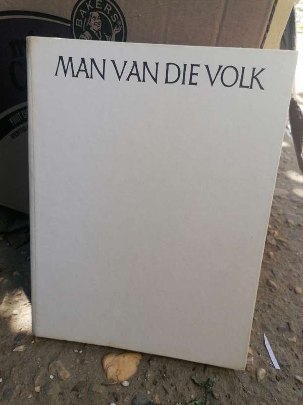Man van die Volk: Gedenkalbum H. F. Verwoerd  P. W. Grobbelaar