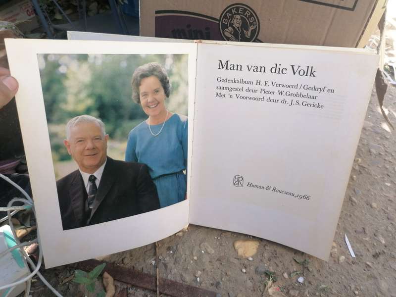 Man van die Volk: Gedenkalbum H. F. Verwoerd  P. W. Grobbelaar