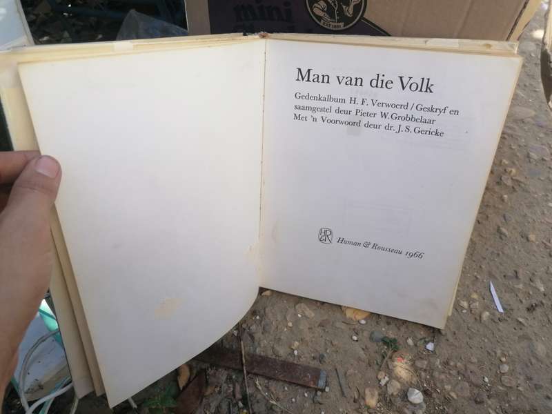 Man van die Volk: Gedenkalbum H. F. Verwoerd  P. W. Grobbelaar