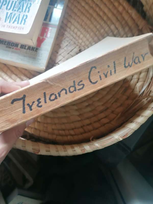 Softcover IRELAND'S CIVIL WAR CALTON YOUNGER  Printed by Vernon Lock Ltd. Provisional price 50s.