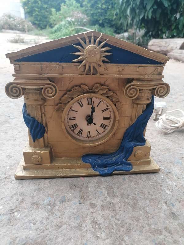 1994 FIGI GRAPHICS SAN DIEGO, CALIFORMA UB.A. TEMPLE CLOCK