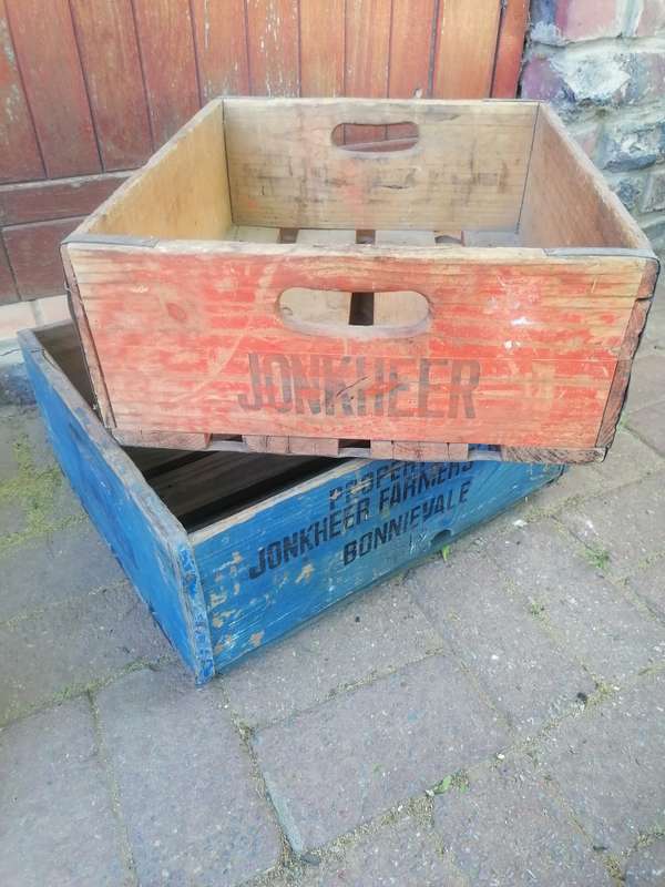 2 old Jonkheer Crates