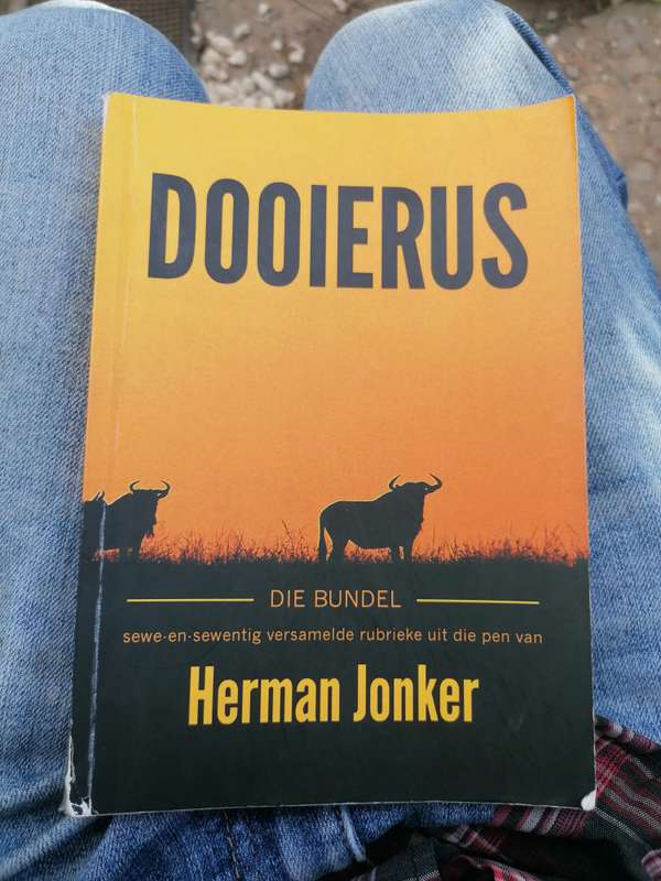 DOOIERUS BOEK deur HERMAN JONKER -sewe-en-sewentig versamelde rubriekeuit die pen van Herman Jonker