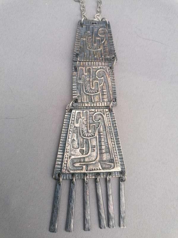 Vintage statement piece consumer jewelry necklace