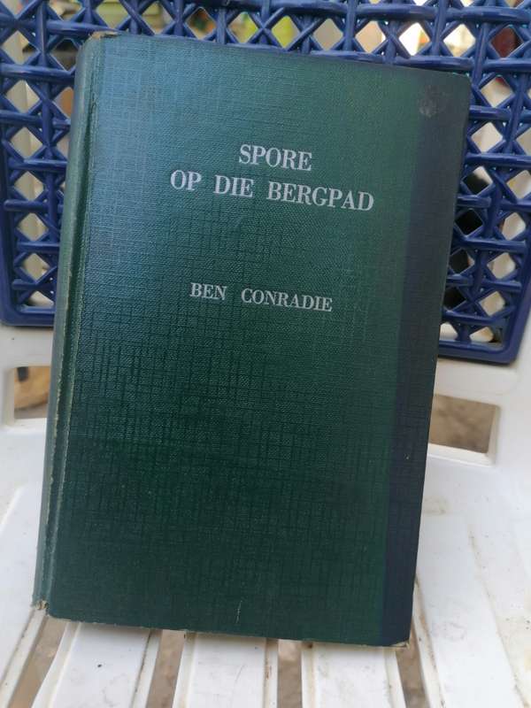 SPORE OP DIE BERGPAD  BEN CONRADIE