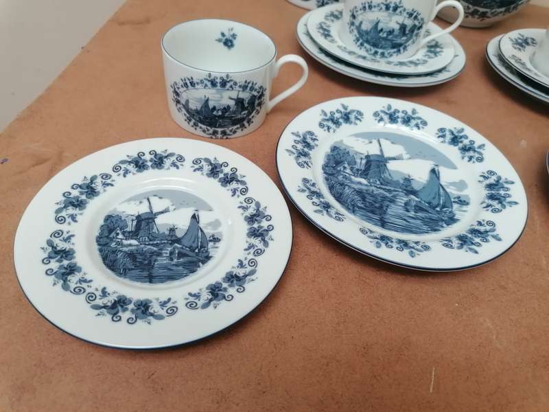 Delft blauw Holland tea set included jam holder Only one cup have a chip