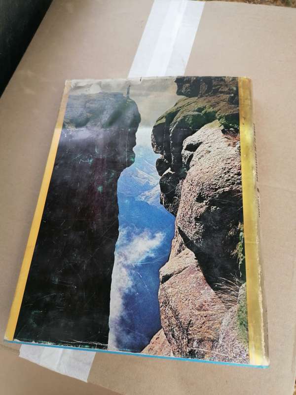 Barrier of Spears: Drama of the Drakensberg Book by Reg O. Pearse