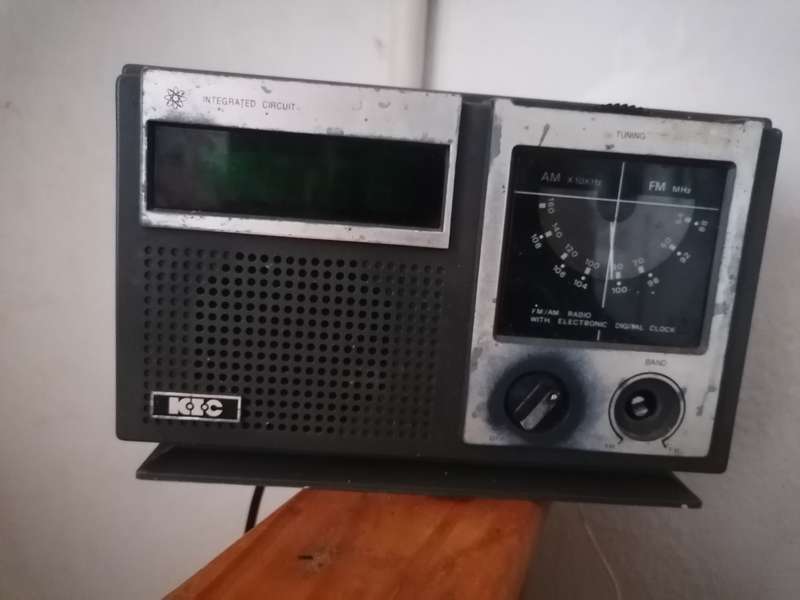 Vintage KIC FM/AM Clock Radio working condition