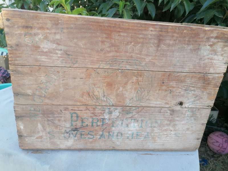 LAUREL PARAFFIN WOODEN CRATE