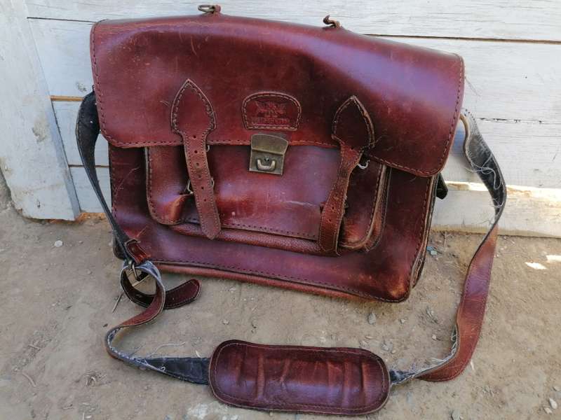 Handcrafted freestyle leather bag. Needs some tlc but usable