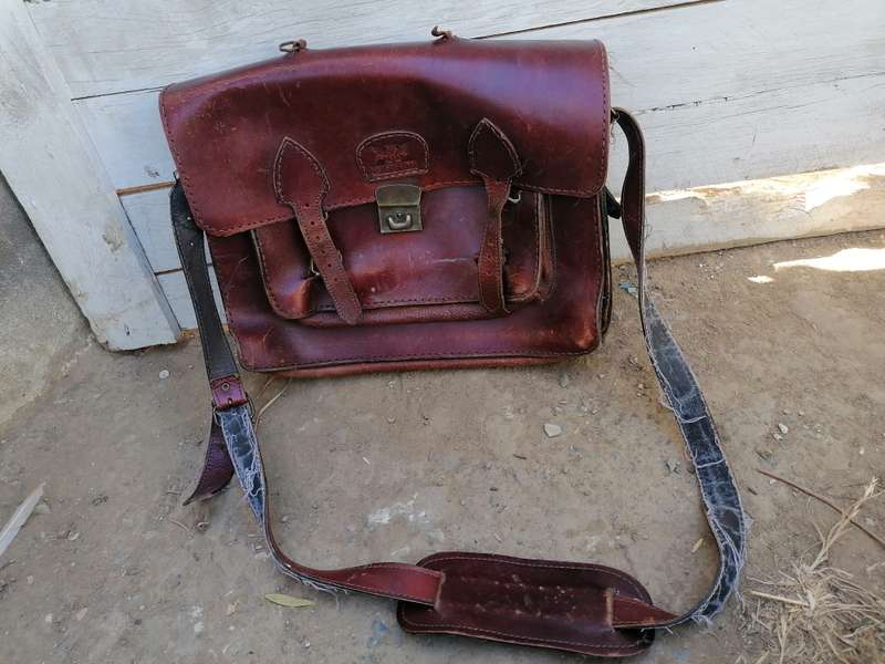 Handcrafted freestyle leather bag. Needs some tlc but usable