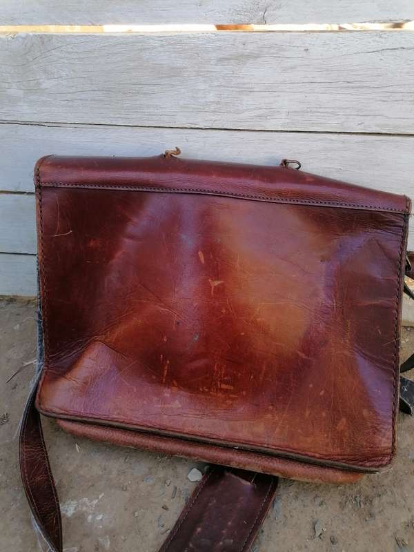 Handcrafted freestyle leather bag. Needs some tlc but usable
