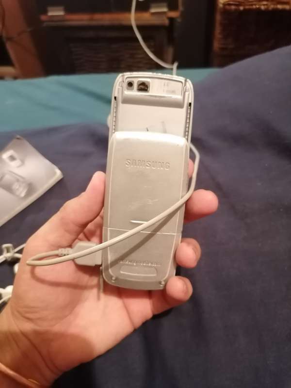 Working condition Samsung E250 cellphone with accessories