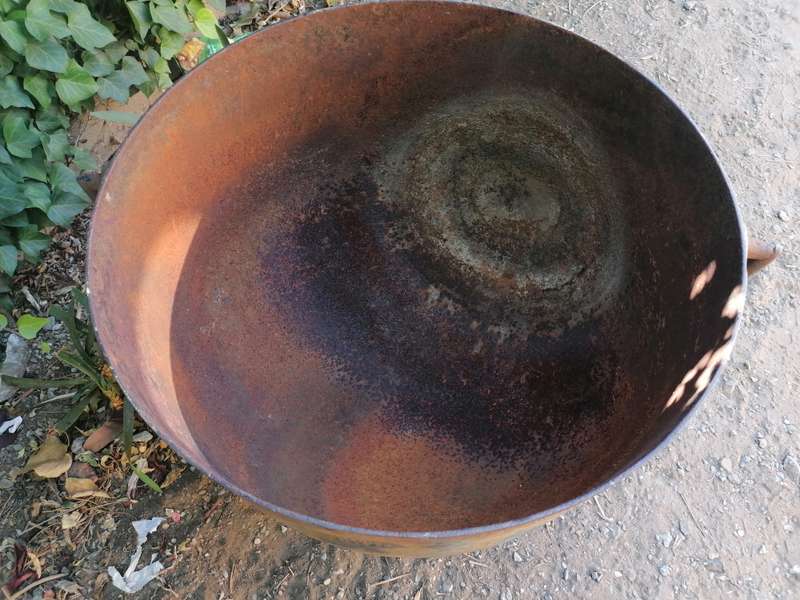 Huge antique falkirk soap pot 77cm x 70cm +-. Collection in Robertson western cape