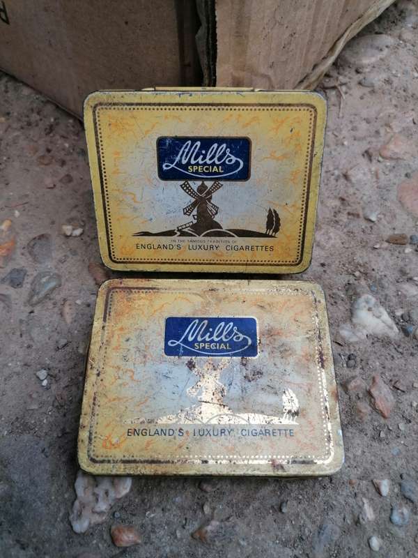 England`s Luxury Cigarette Mills Special Vintage tins
