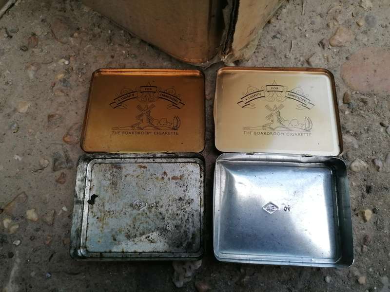 England`s Luxury Cigarette Mills Special Vintage tins