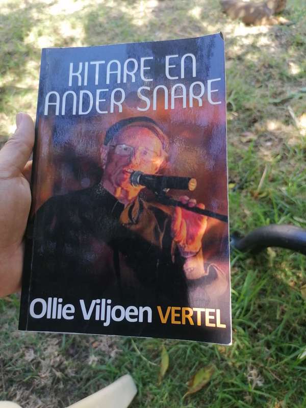 KITARE EN ANDER SNARE  Ollie Viljoen VERTEL