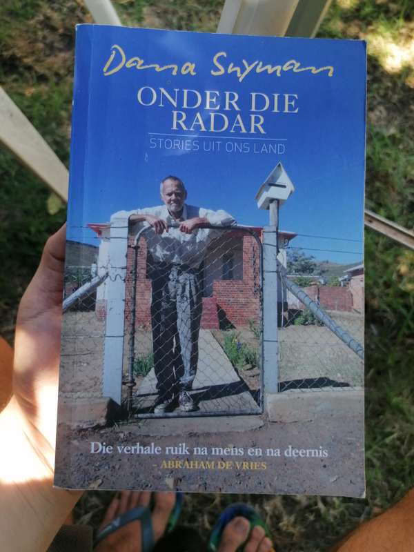 Dana Snyman ONDER DIE RADAR STORIES UIT ONS LAND