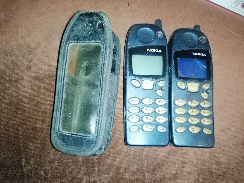 Vintage Nokia cellphones for spares