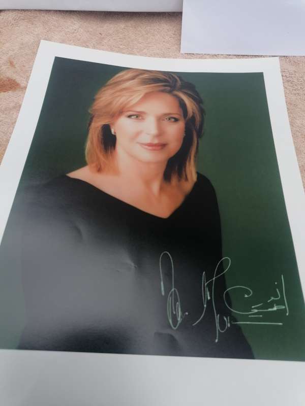 QUEEN NOOR OF JORDAN SIGNED photo copy from the palace with documents