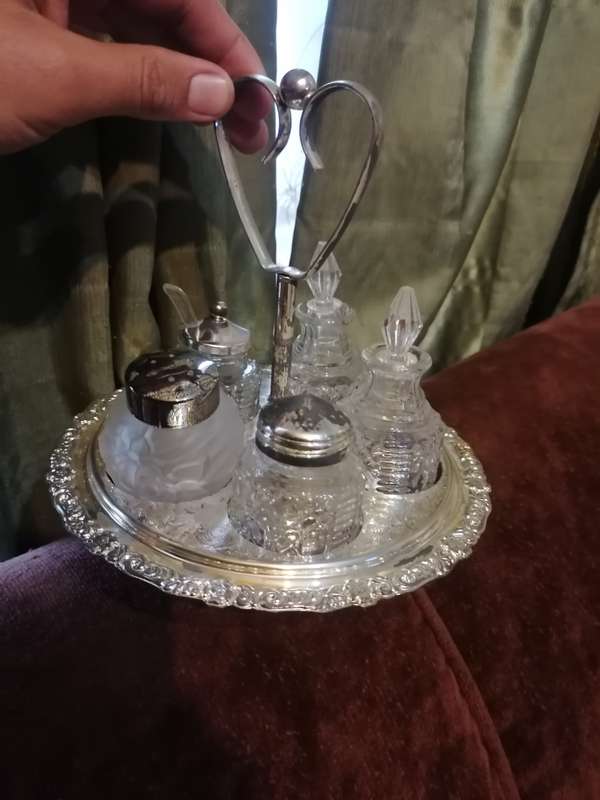 Queen Anne England Cruet Set,