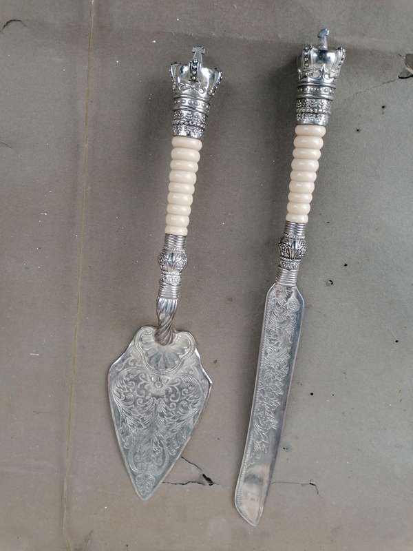 Vintage Crown Handle Design Wedding Cake Server & Knife Set Ornate Silver Plate