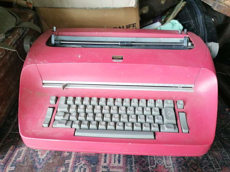 Vintage IBM type writer. Not working for display