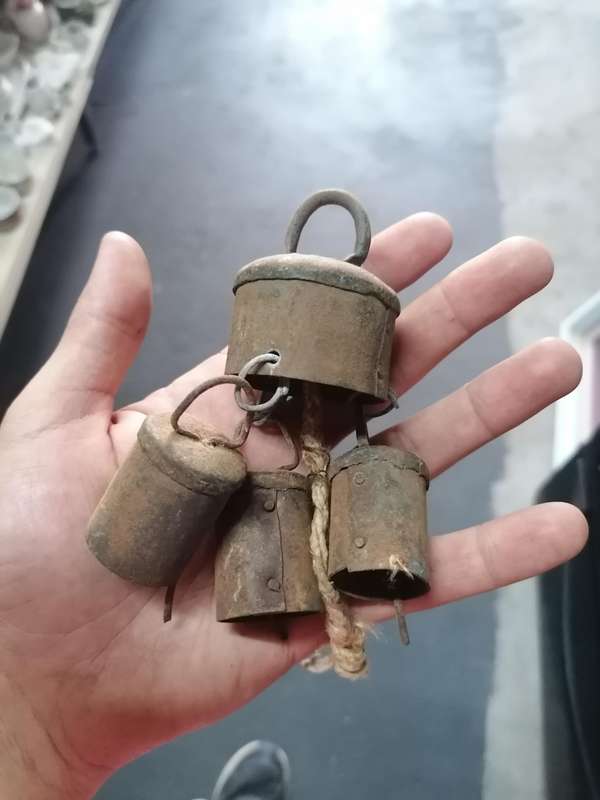 Vintage cowbells R400