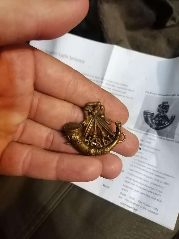 King Shropshire Light Infantry KSLI Brass Collar Badge