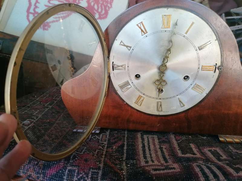 Antique mantal clock
