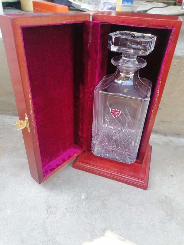Quality Wooden Cased Somerset Crystal Decanter