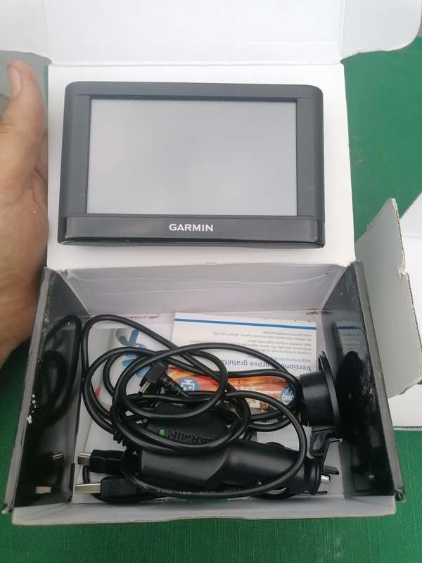 Garmin GPS as per picture. Needs memory card