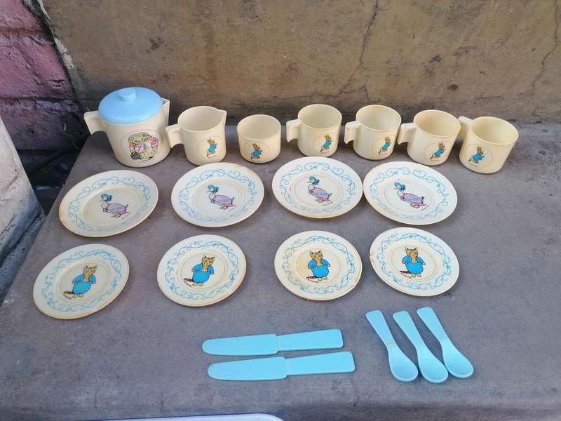vintage Peter Rabbit toy tea set,1983