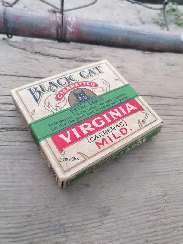 Rare find Pack of 20 empty Carreras cigarettes (black cat)