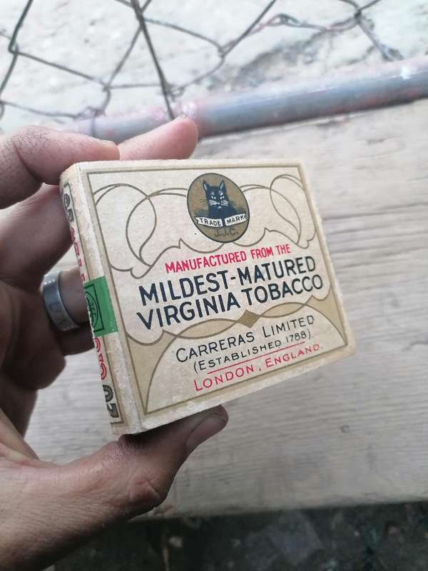 Rare find Pack of 20 empty Carreras cigarettes (black cat)