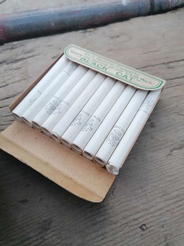 Rare find Pack of 20 empty Carreras cigarettes (black cat)