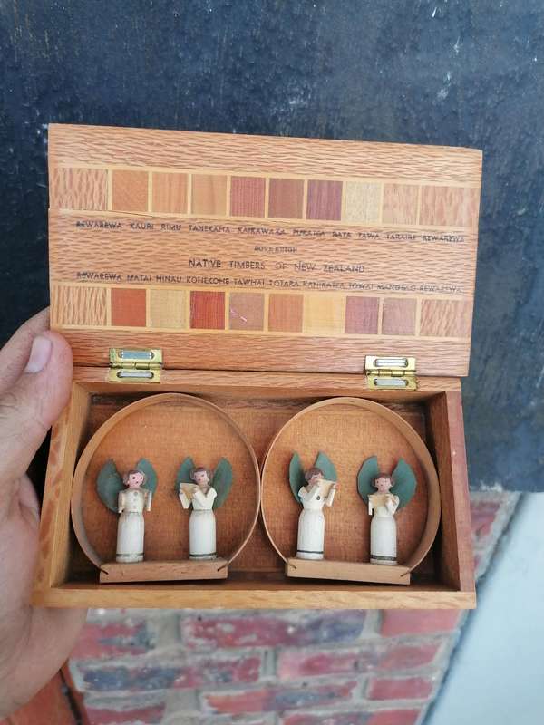 NATIVE TIMBERS OF NEW Zealand box