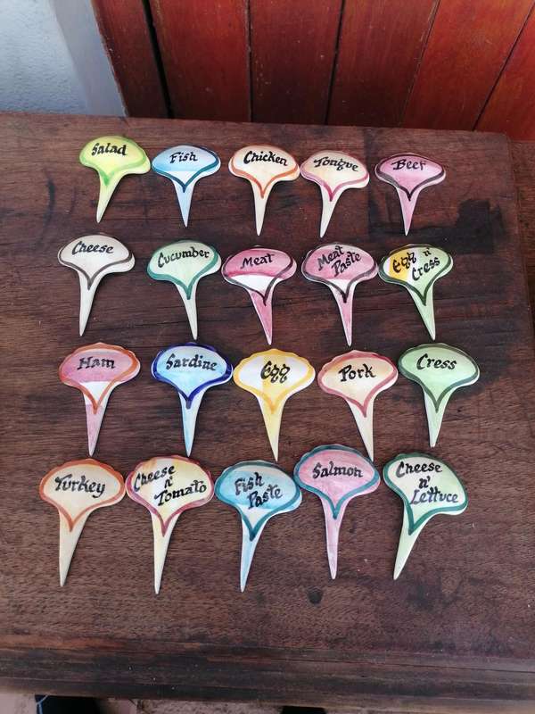 20 x VINTAGE 1950S TONI RAYMOND HAND PAINTED CERAMIC SANDWICH MARKERS
