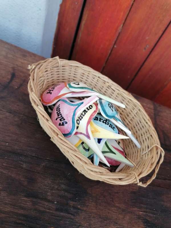 20 x VINTAGE 1950S TONI RAYMOND HAND PAINTED CERAMIC SANDWICH MARKERS