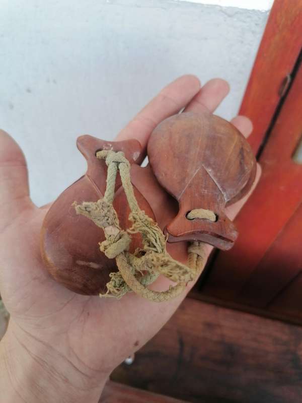 Musical item castanet