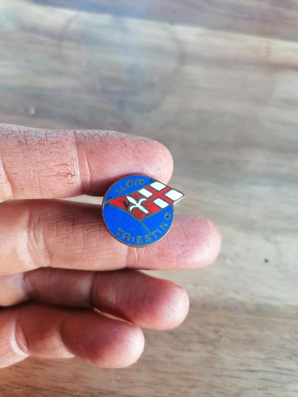 LLOYD TRIESTINO SHIPPING COMPANY ADVERTISING ENAMEL BADGE