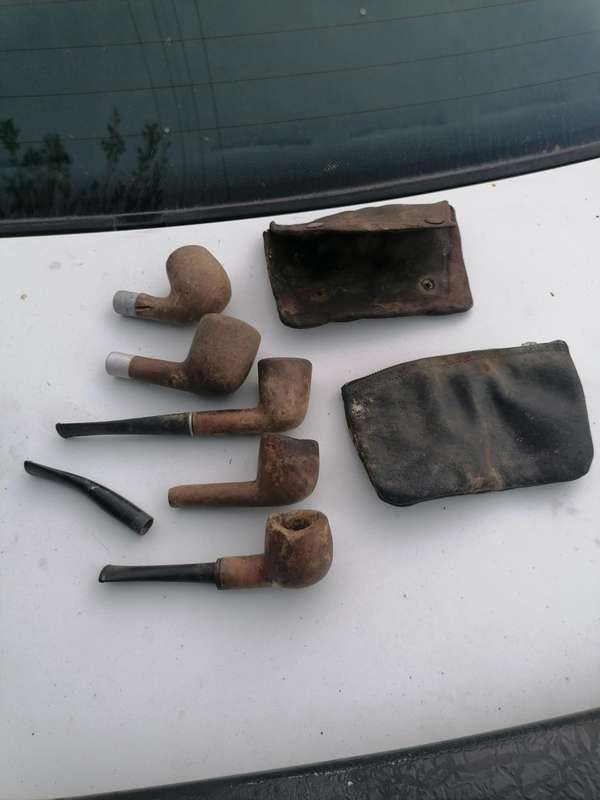 Vintage smoking pipes. Not in good condition
