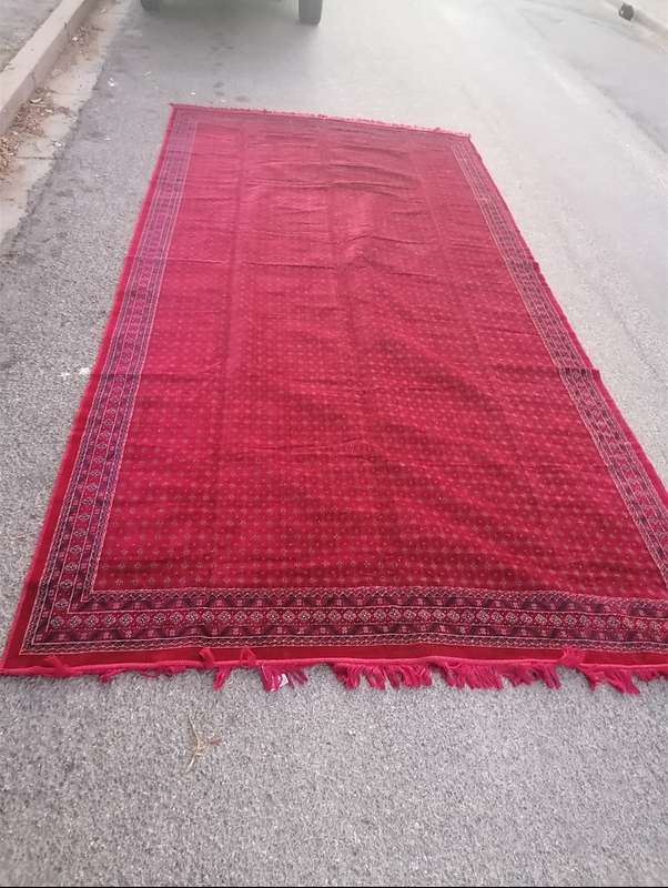 Stunning large red carpet 1.95m x 3.9m