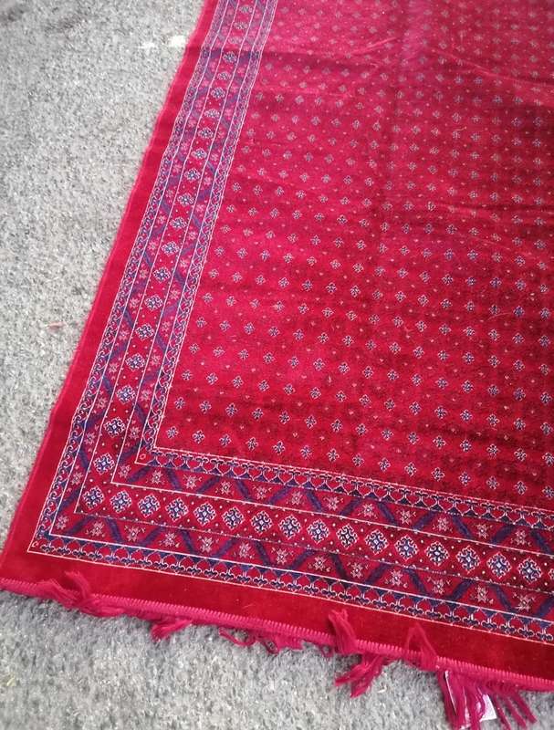 Stunning large red carpet 1.95m x 3.9m