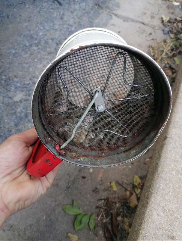 VINTAGE TALA RED & CREAM ENAMEL FLOUR SIFTER
